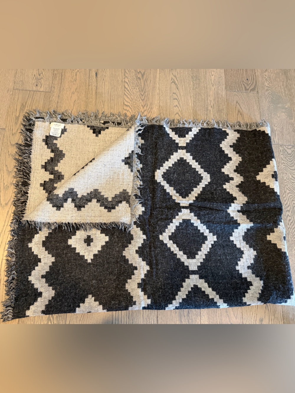Wilfred Geometric Fringe Scarf Black and Grey
